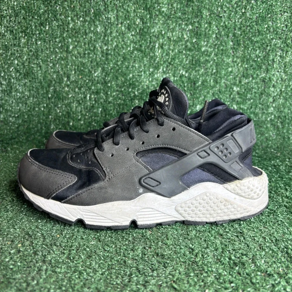 Nike Air Huarache Run Low Top Athletic Sporty Streetwear Sneaker Black Women 7.5